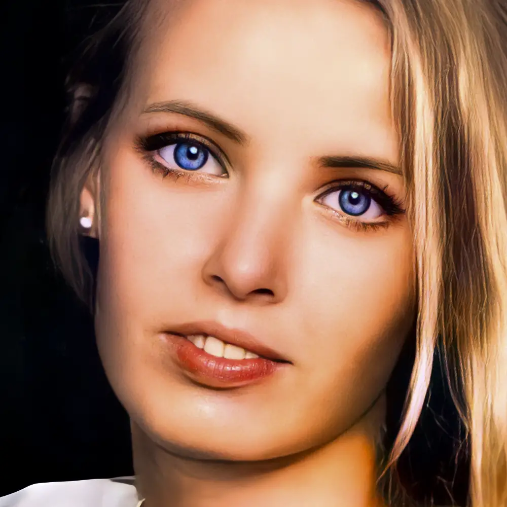 Professional and Amateur Photoshoots. A front-lit portrait of a blonde model with blue eyes.